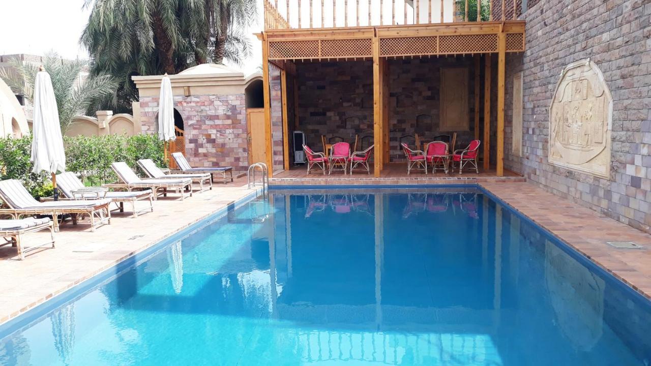 Embrace Hotel Luxor
