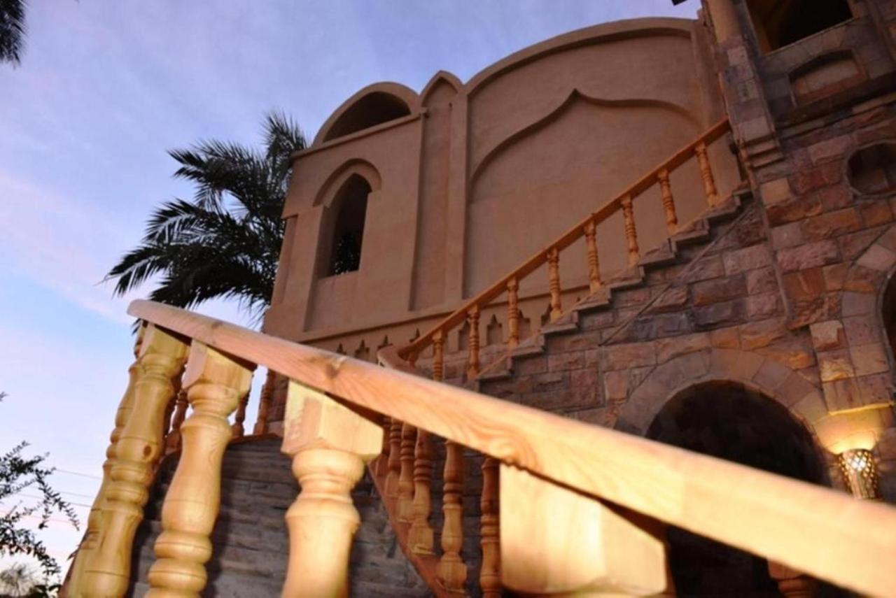 Embrace Hotel Luxor