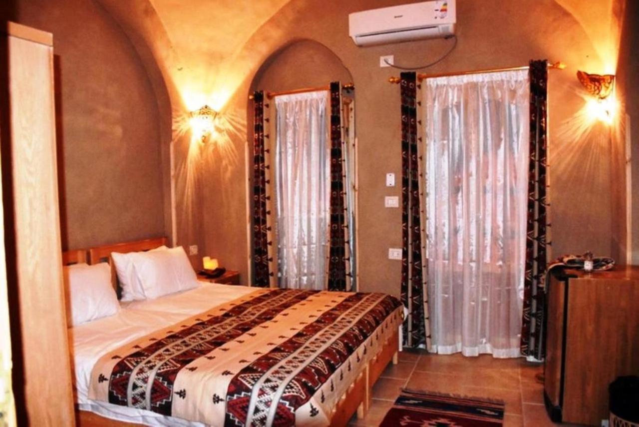 Hotel Embrace 2*
