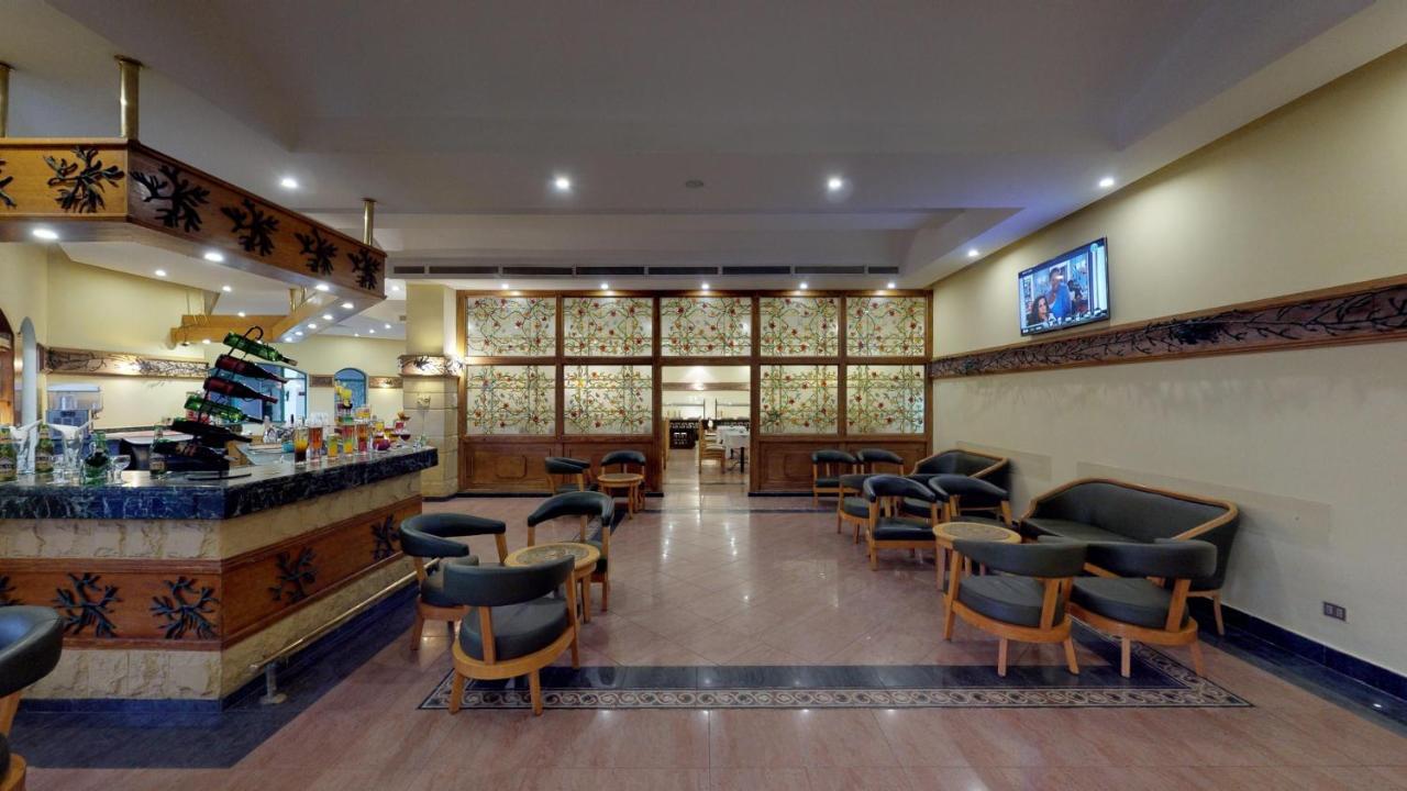Falcon Hills Complex 3*