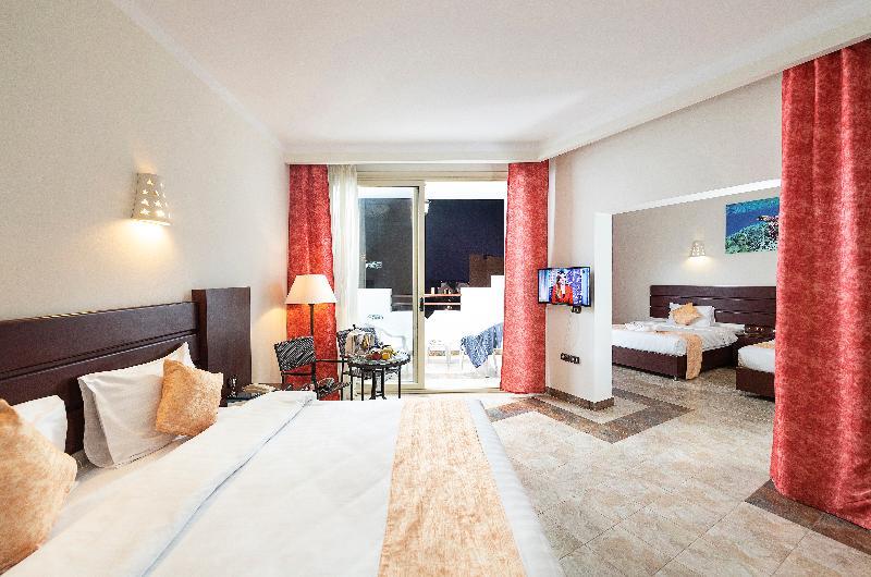 Three Corners Equinox 4*