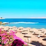 One-Bedroom Apartment At Domina Coral Bay