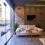 Gold\'S Pyramids Hotel