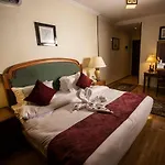 Pyramids Tower Inn