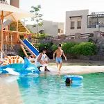 Azzurra Sahl Hasheesh