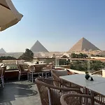 Shadow Pyramids Suites And Jacuzzi