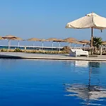 Seaview Hotel Apartment Steps From Downtown, Free Wifi