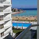 Seaview Hotel Apartment Steps From Downtown, Free Wifi