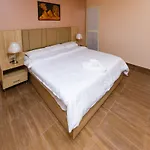 Pyramids Express View Hotel
