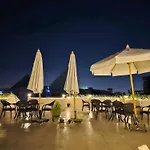 Yoya Hur Pyramids Inn