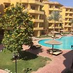 Pool View Apartment At British Resort - Unit 02