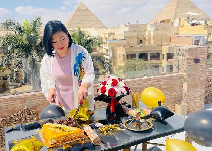 Pyramids Express View Hotel