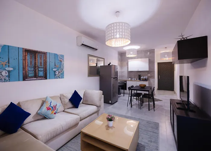 Direct To The Pool 2Br Getaway In Einbay