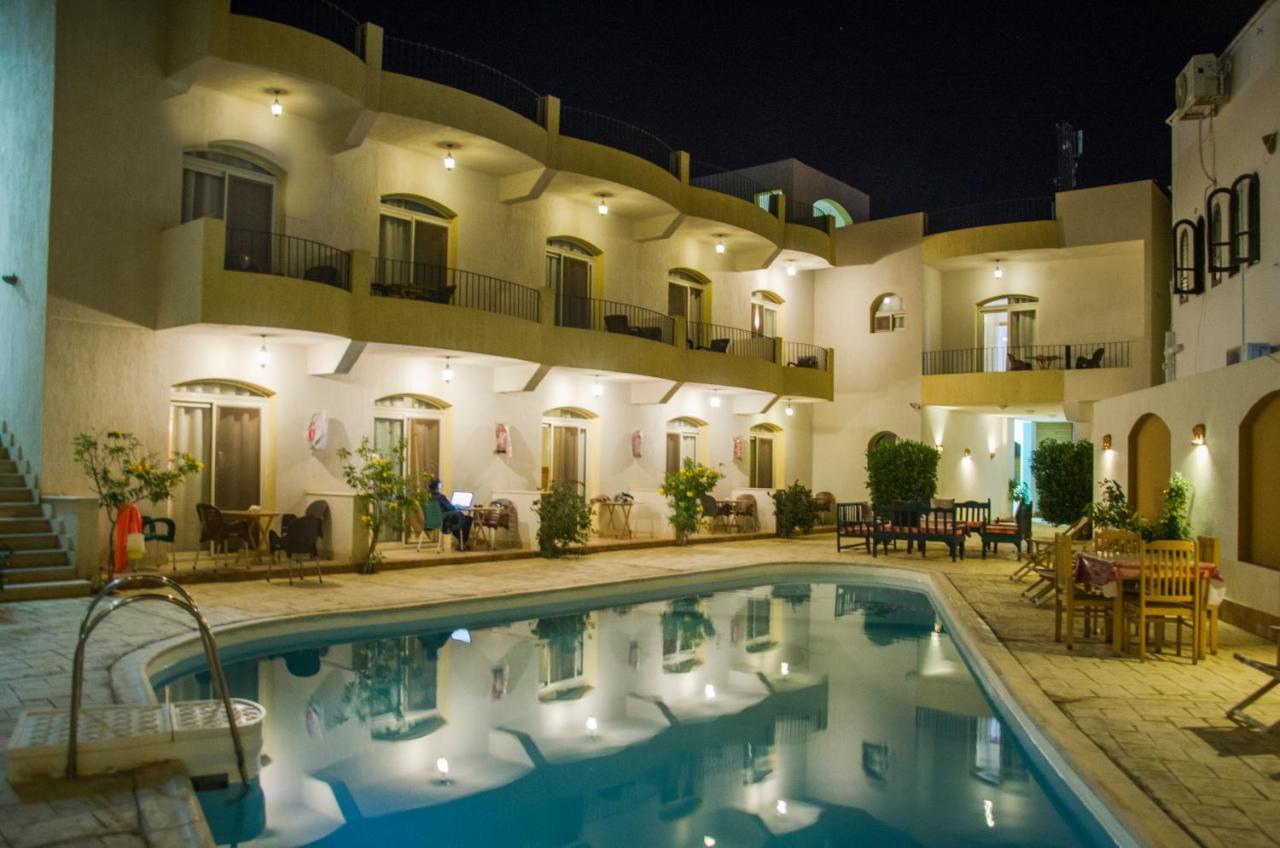 New Yalla Hotel *