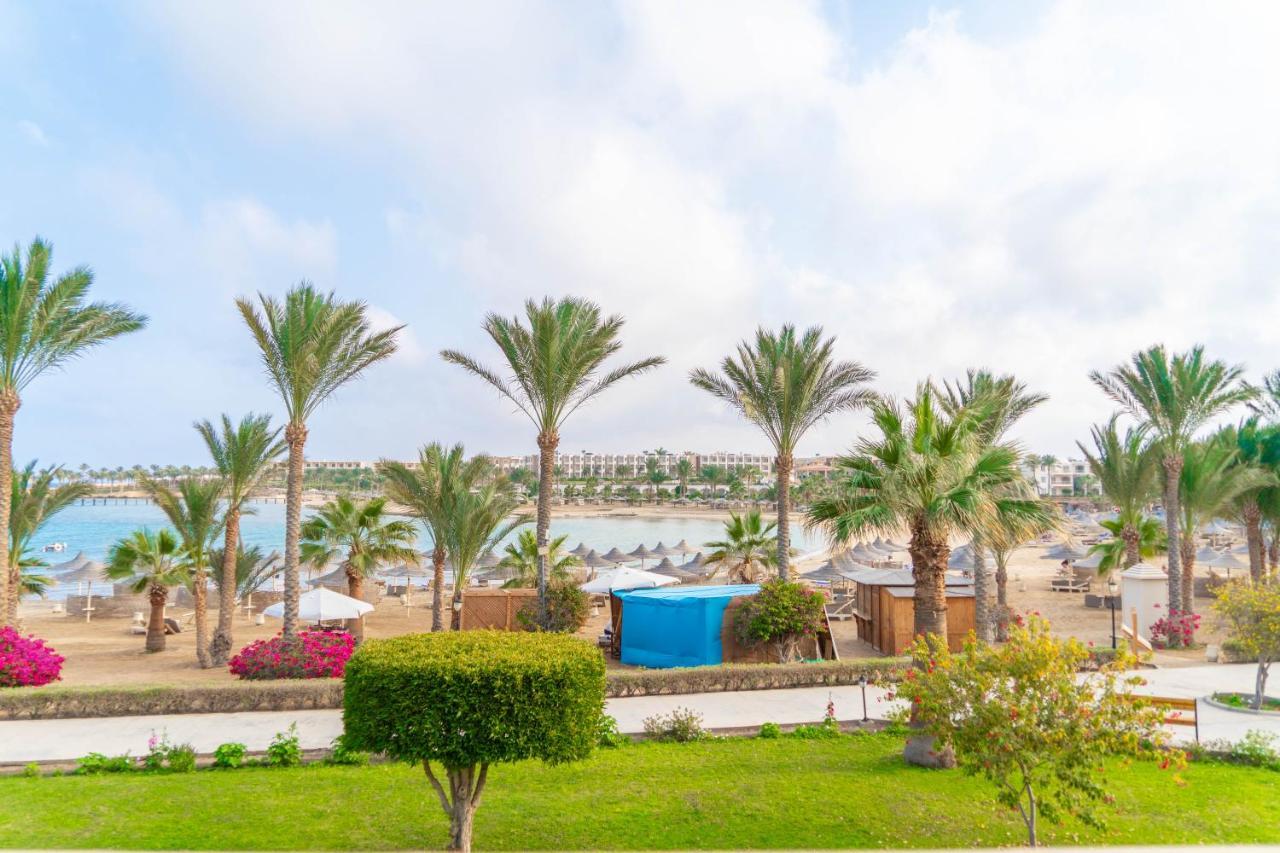 Brayka Bay Reef Resort 4*