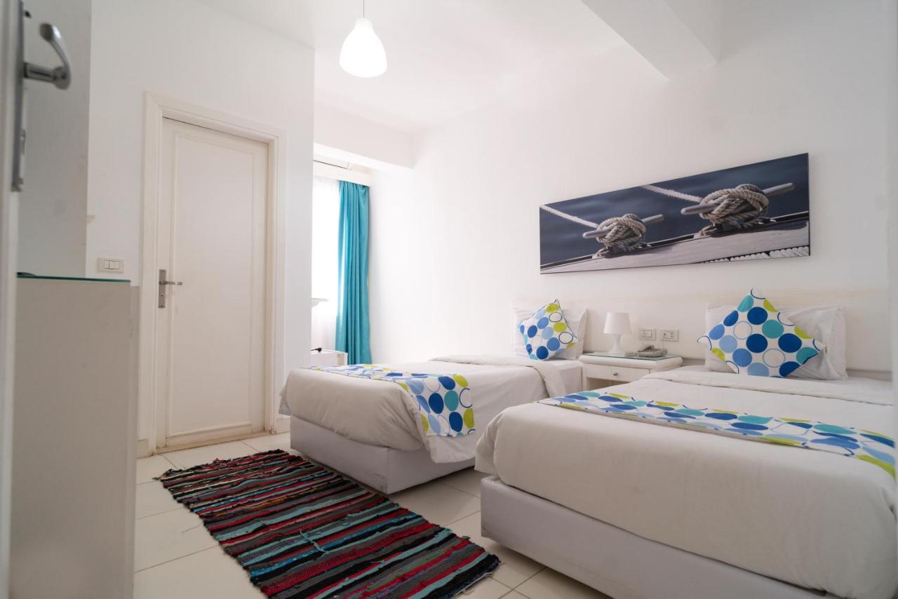 Lagoonie & Lodge *