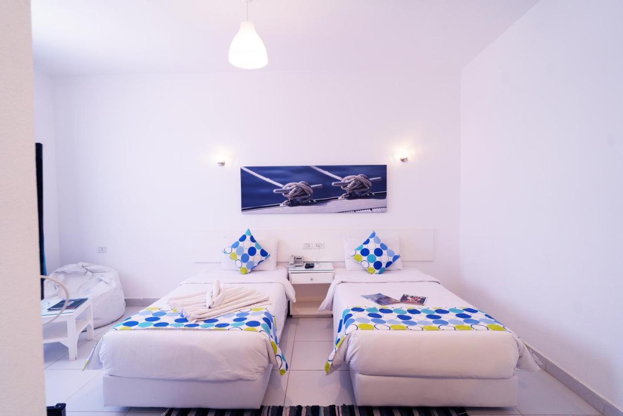 Lagoonie & Lodge *