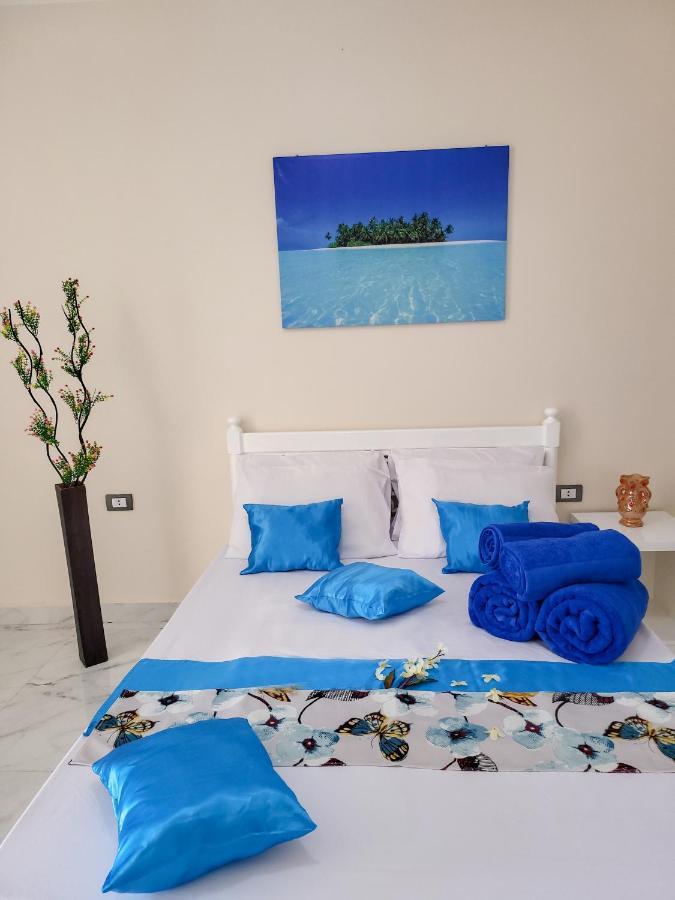 Bluehouse Near The Sea Redsealine