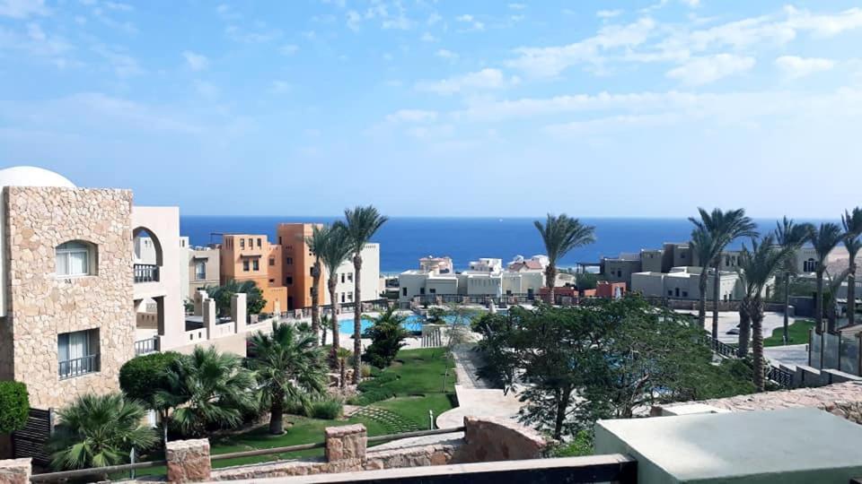 Azzurra Sahl Hasheesh