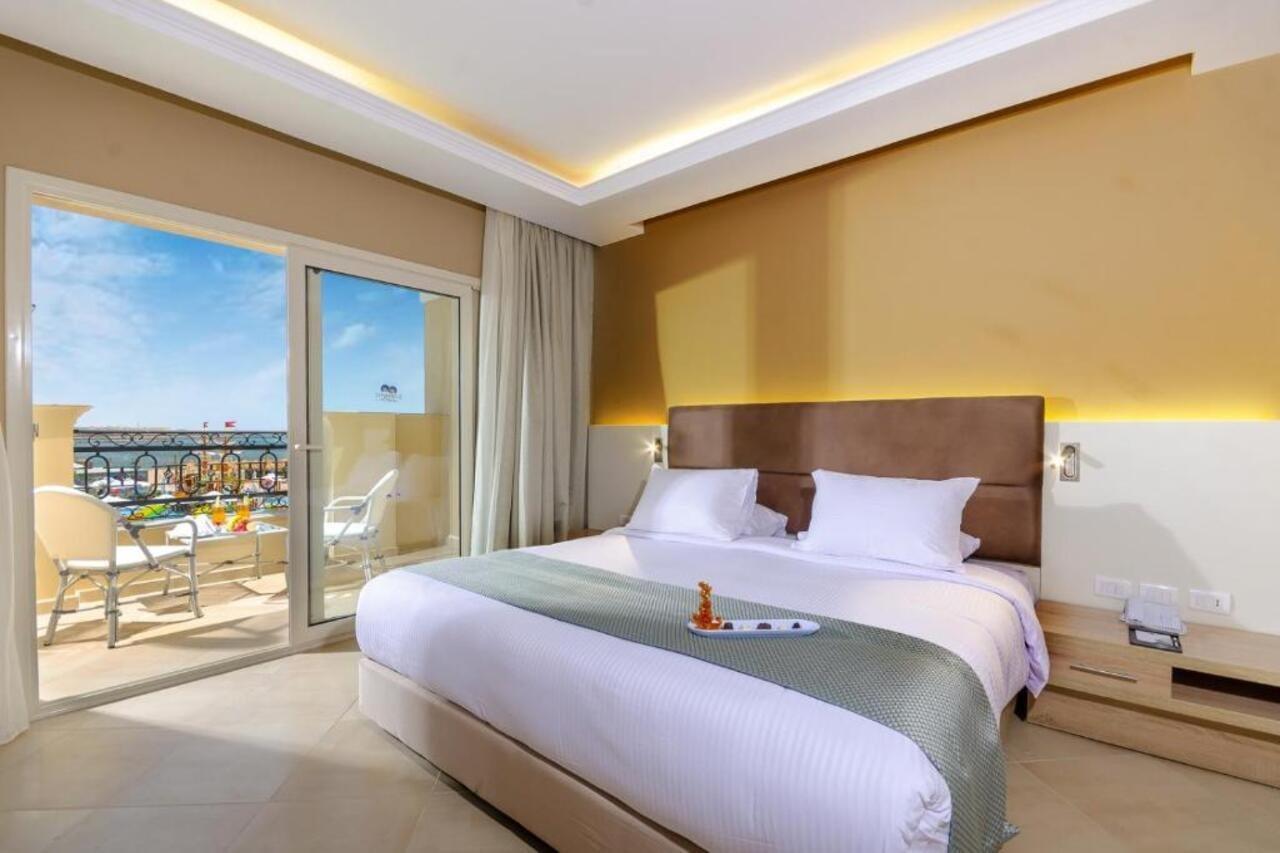 Titanic Royal-families And Couples Only Resort