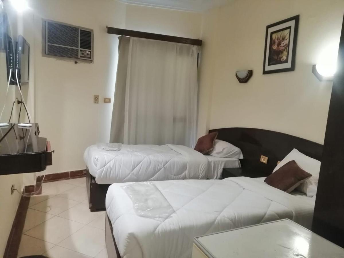Eiffel Hotel 3*
