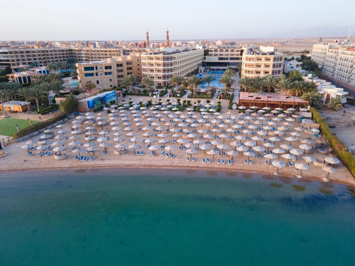 Resort Amc Royal & Spa
