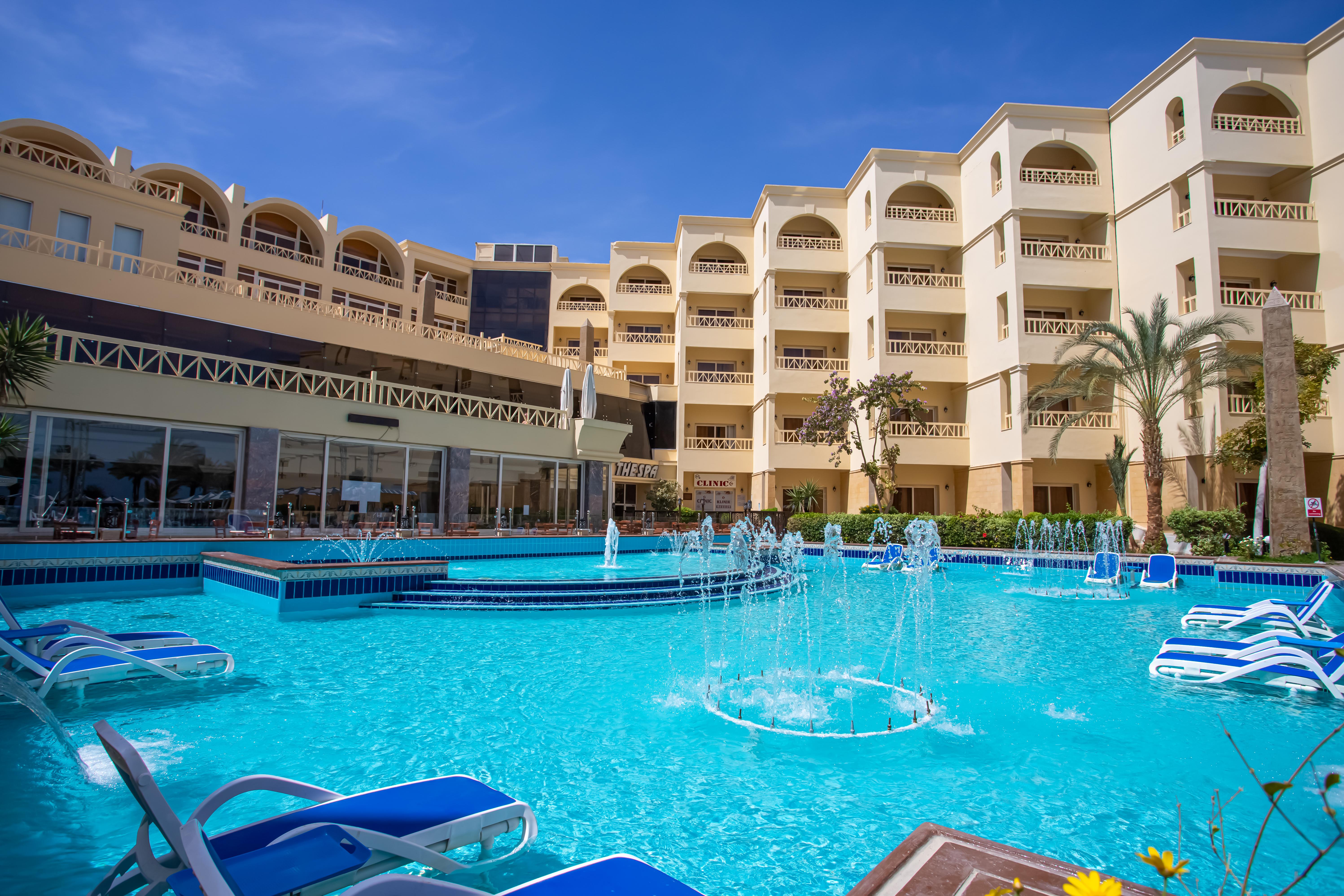 Resort Amc Royal & Spa