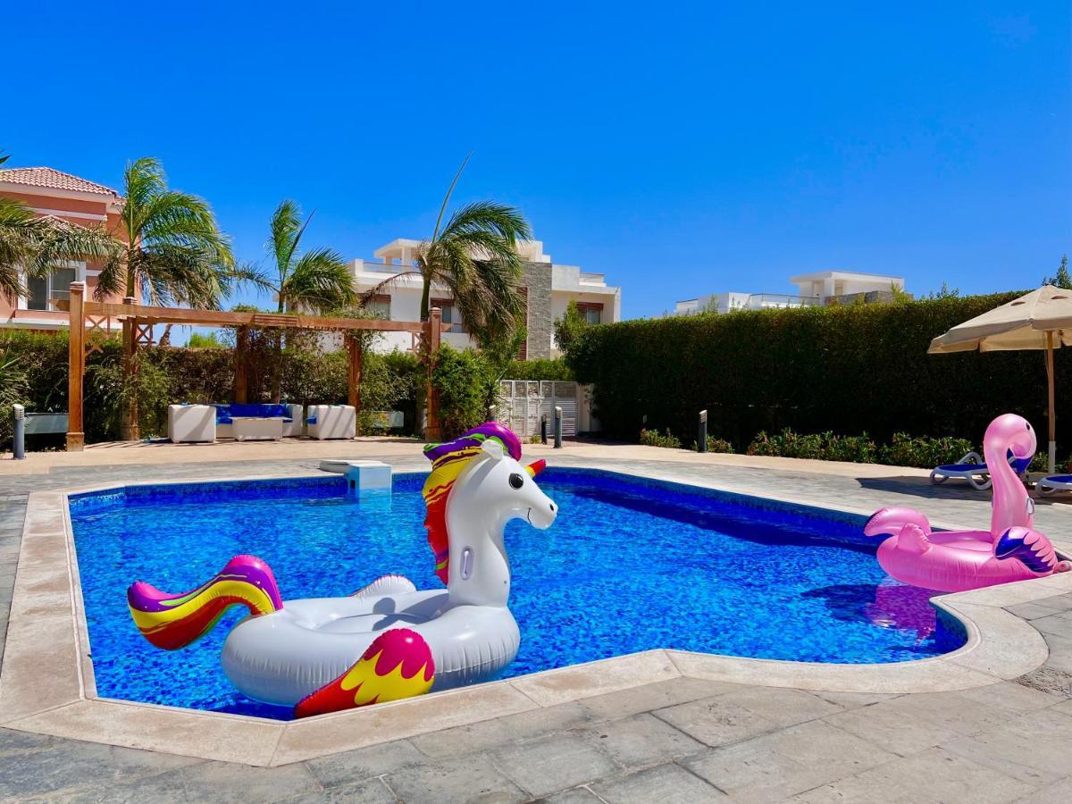 Villa Luxury With Pool In *