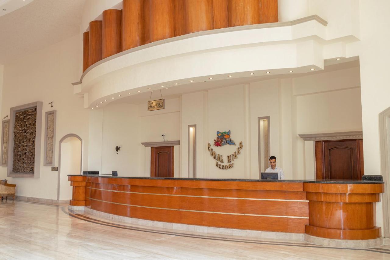 Resort Coral Hills & 4*