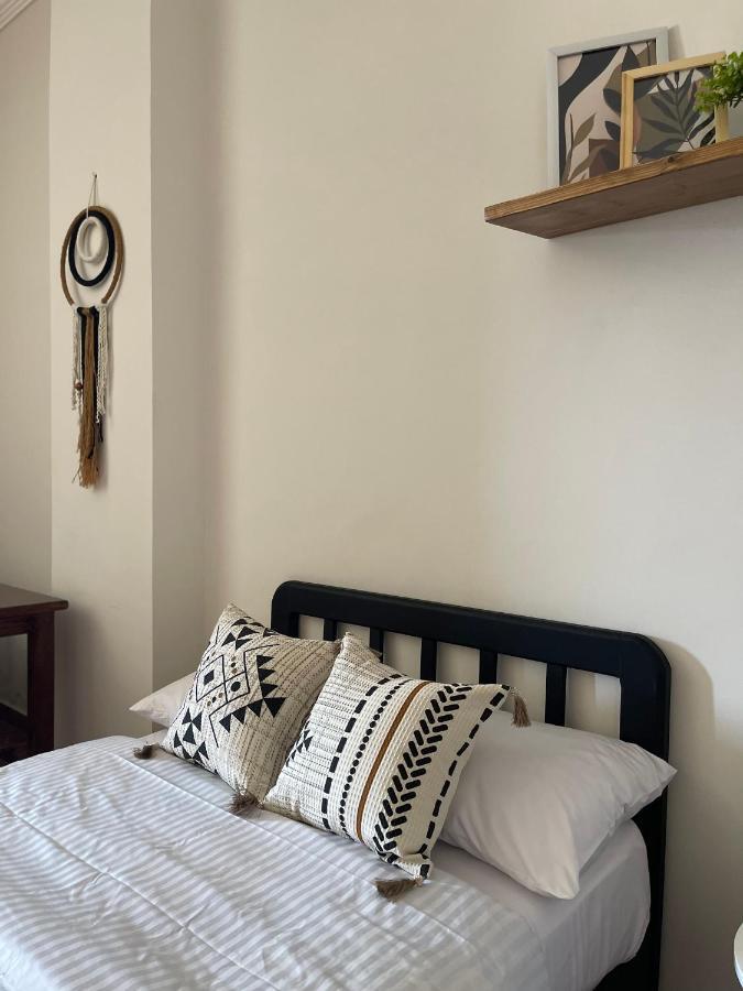 La Casa Guest house *