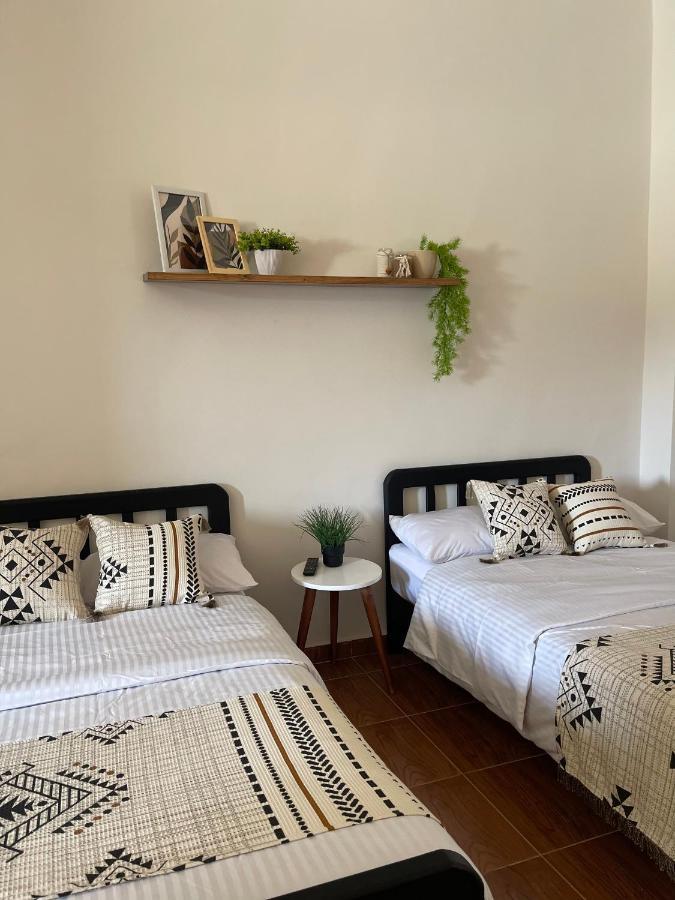 La Casa Guest house *