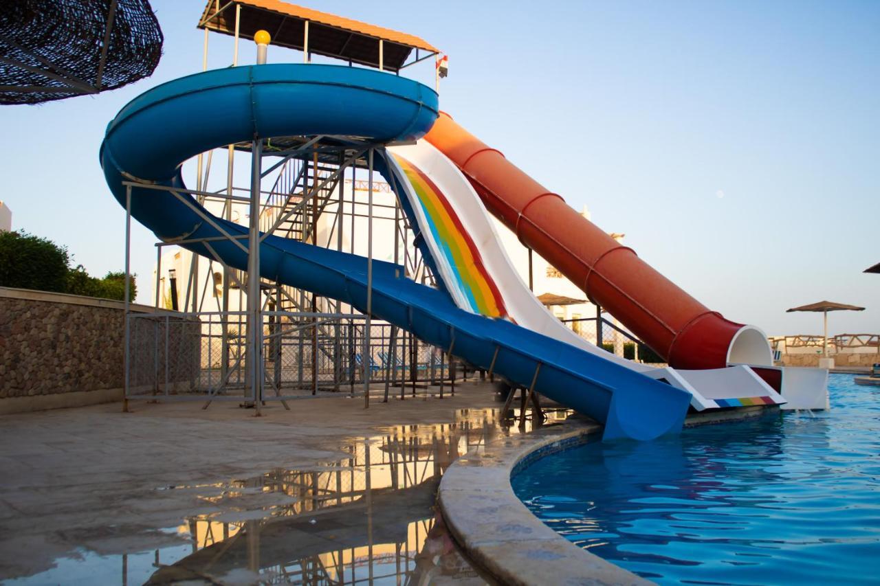Complex Sharks Bay Oasis Aqua Park
