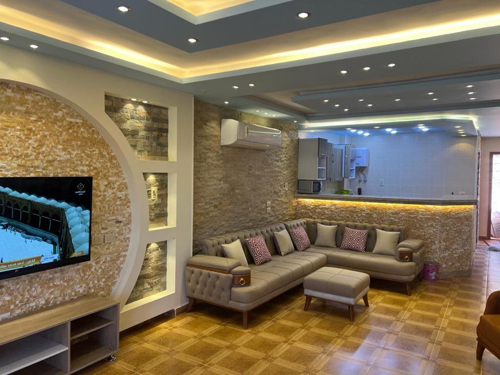 Villa Front First Row Family Only *