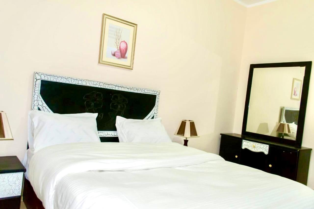 Charbel Aparthotel 3*