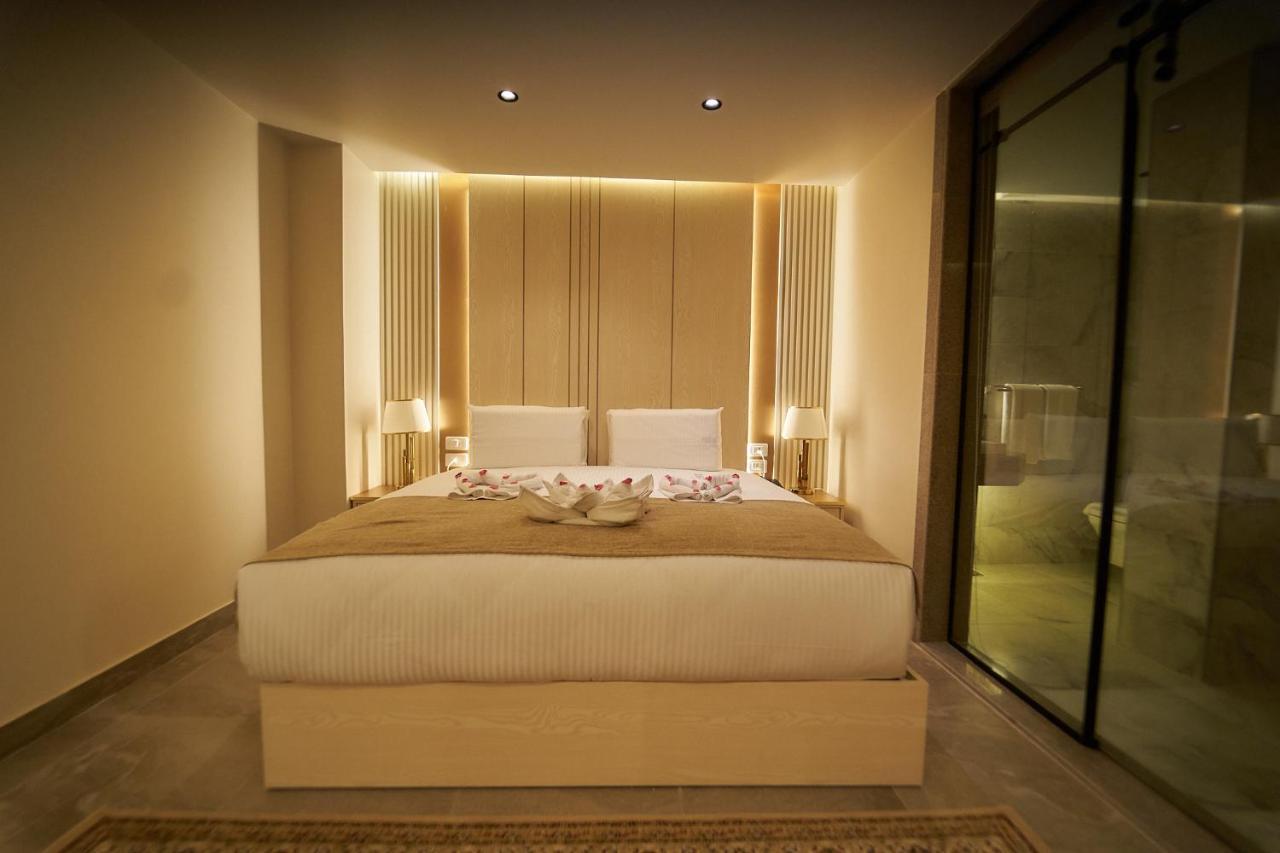 Gold's Pyramids Hotel 3*