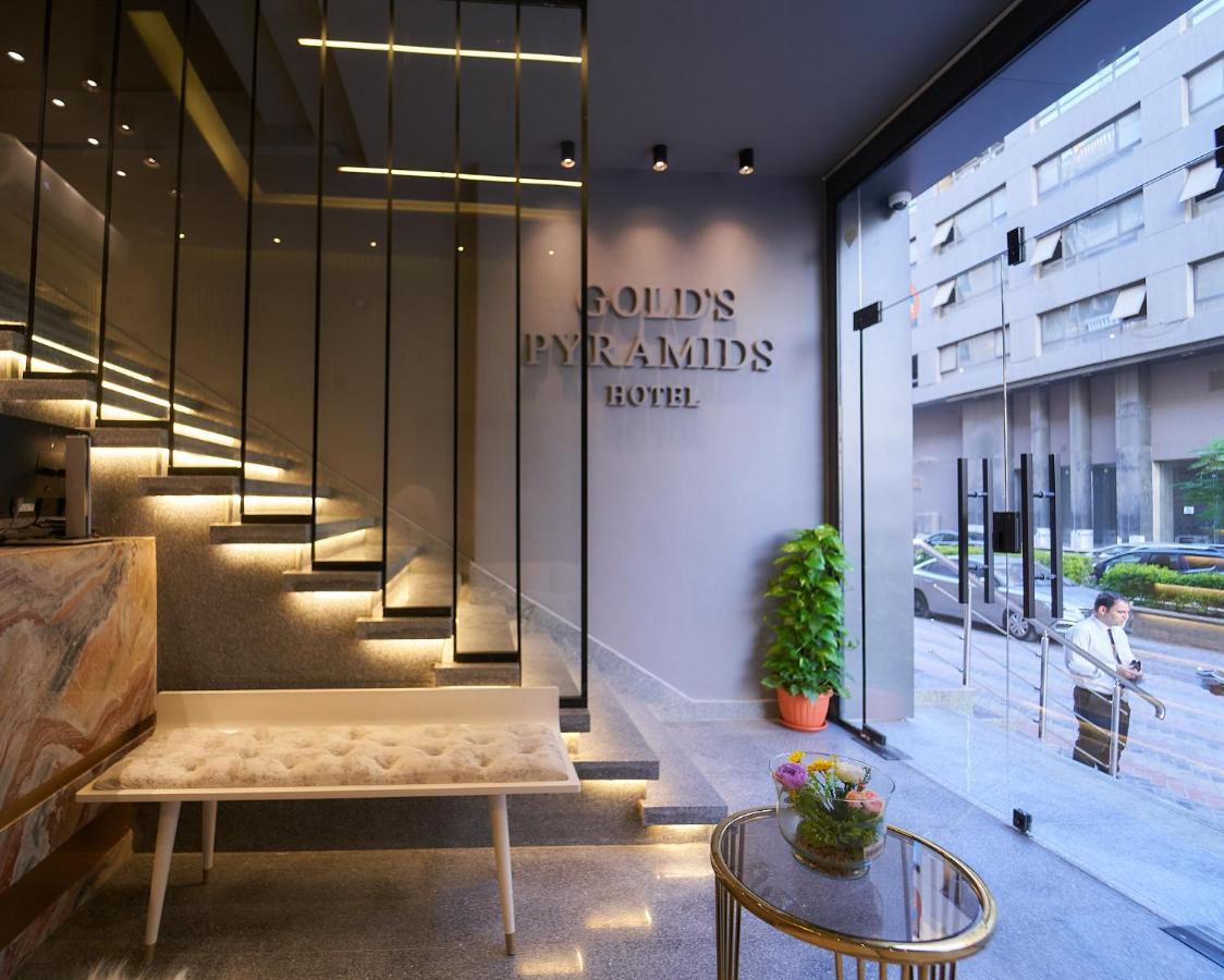 Gold's Pyramids 3*