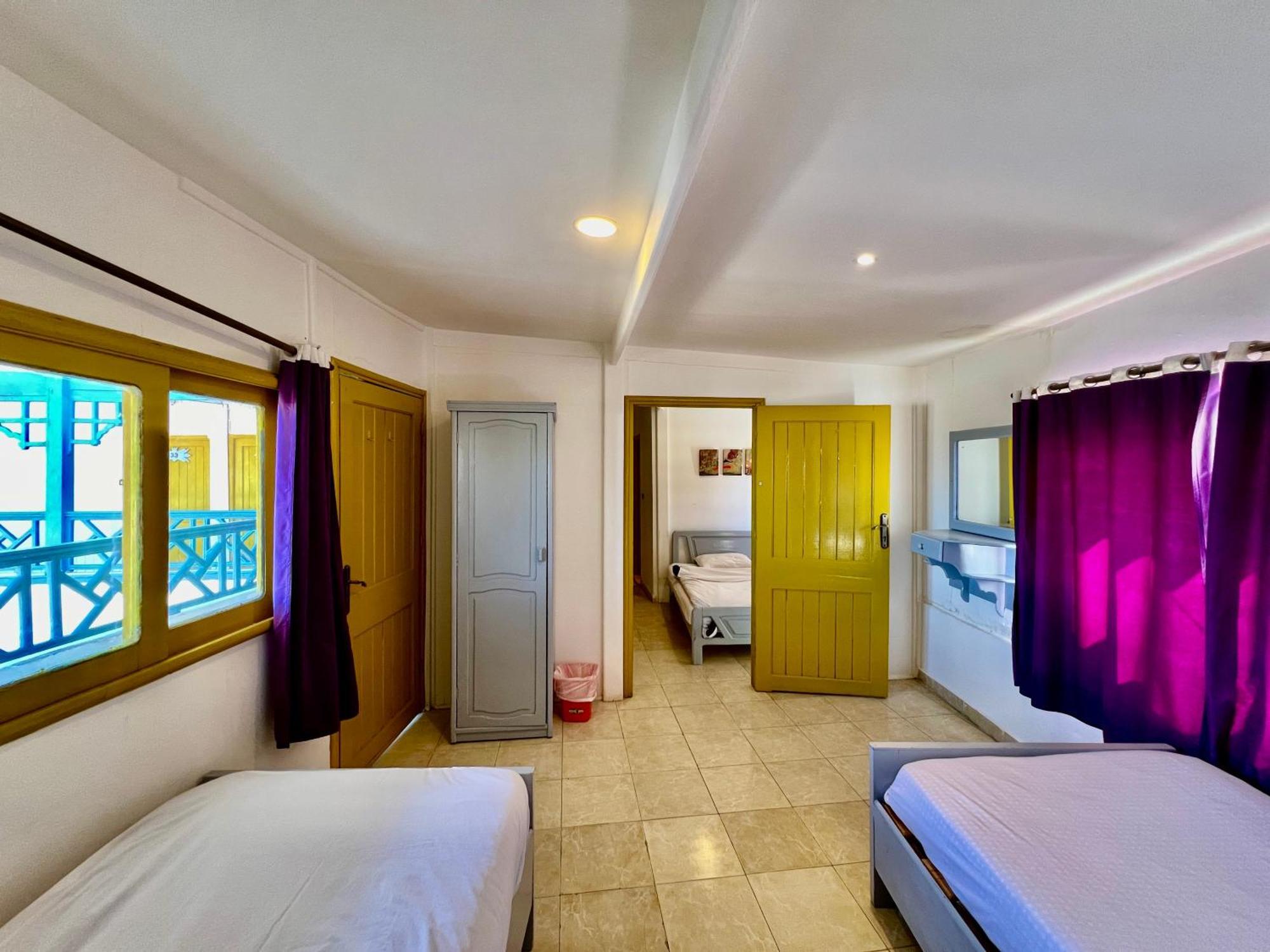 Hostel Mirage Village *