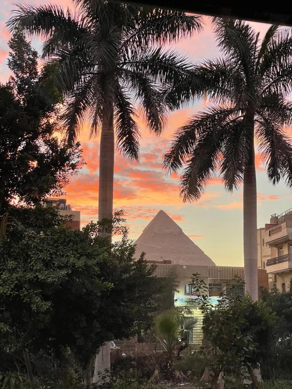 Pyramids Express View 3*