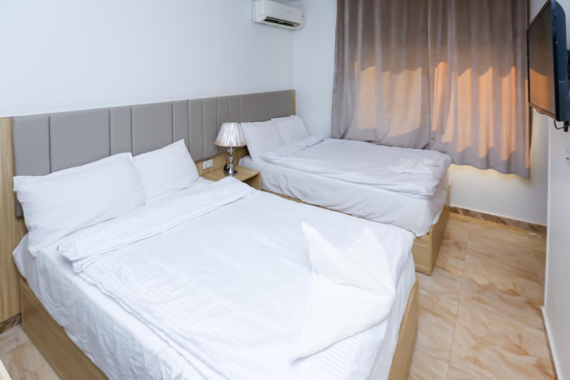 Pyramids Express View Hotel Kafrat al Jabal