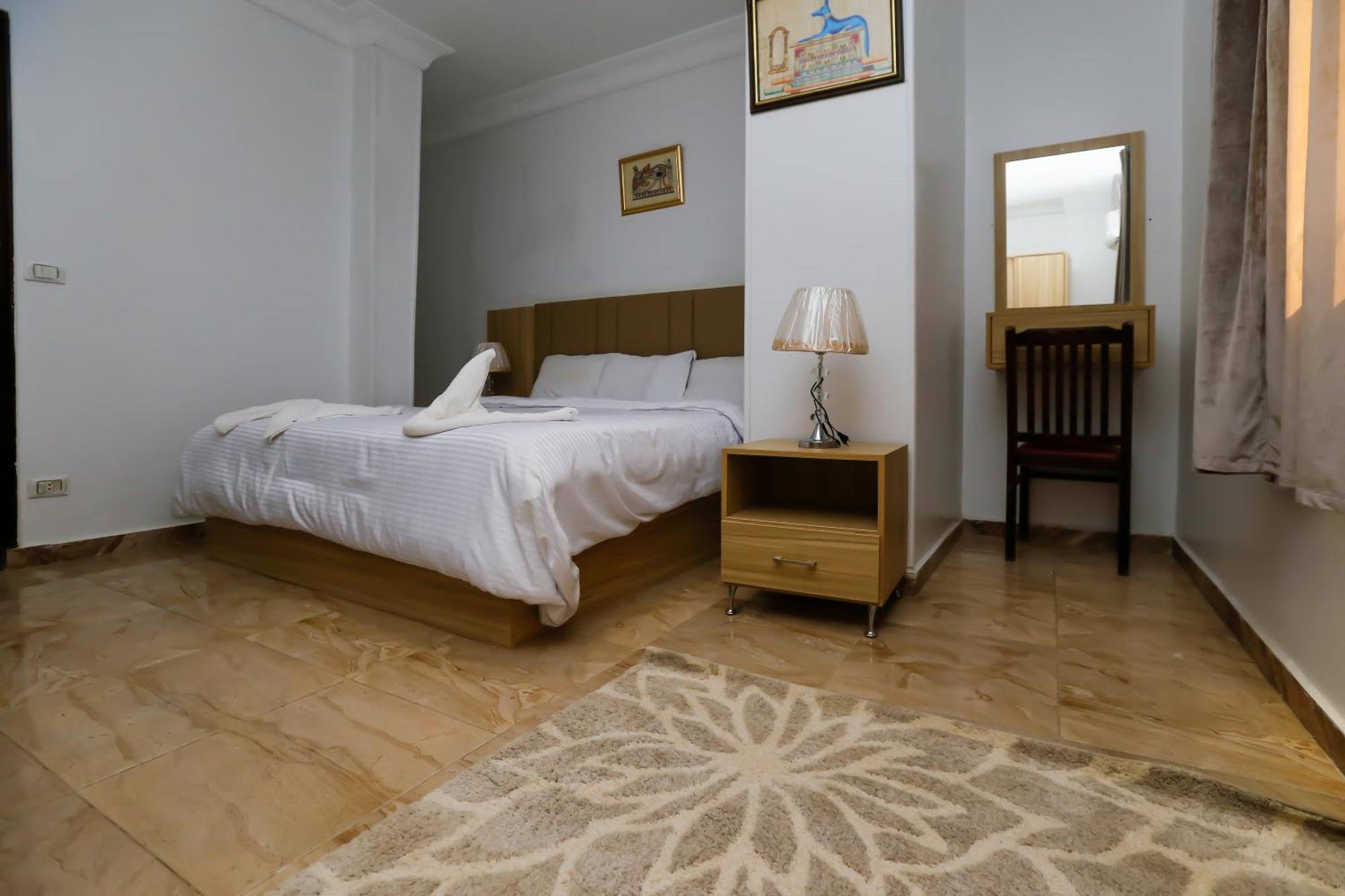 Hotel Pyramids Express View 3*