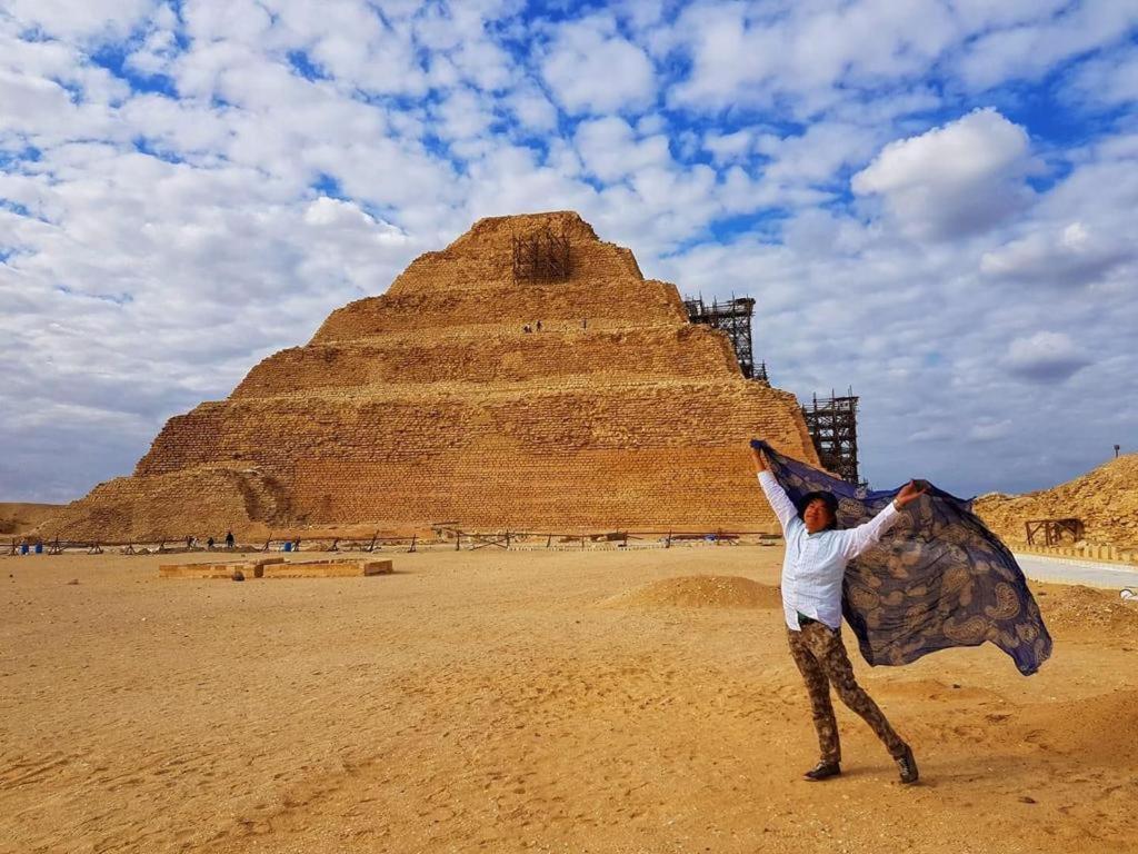Pyramids Express View Hotel