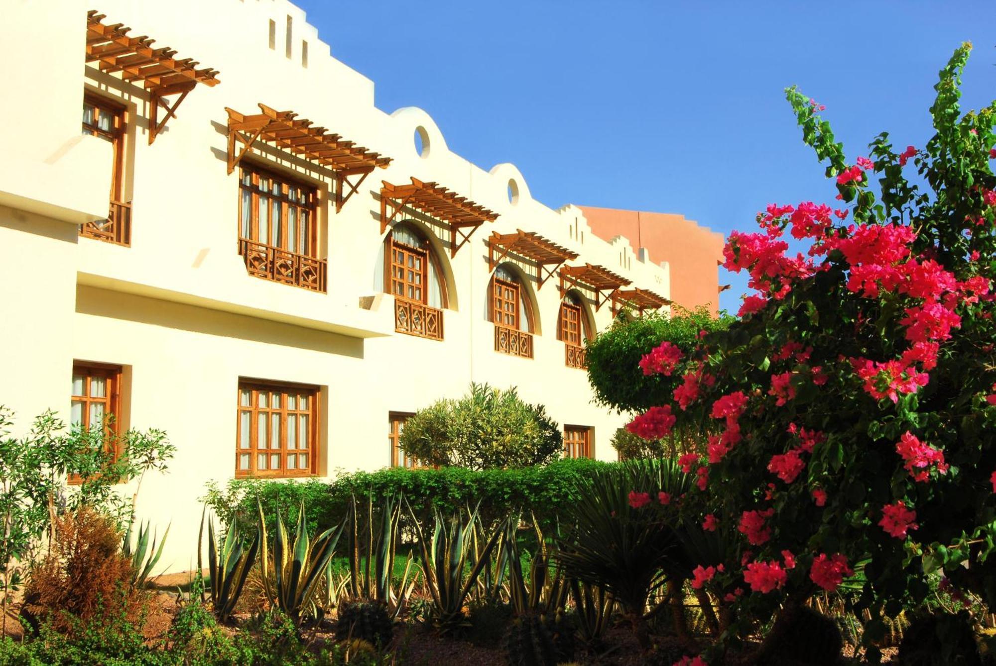 Resort Tropitel Oasis 4*