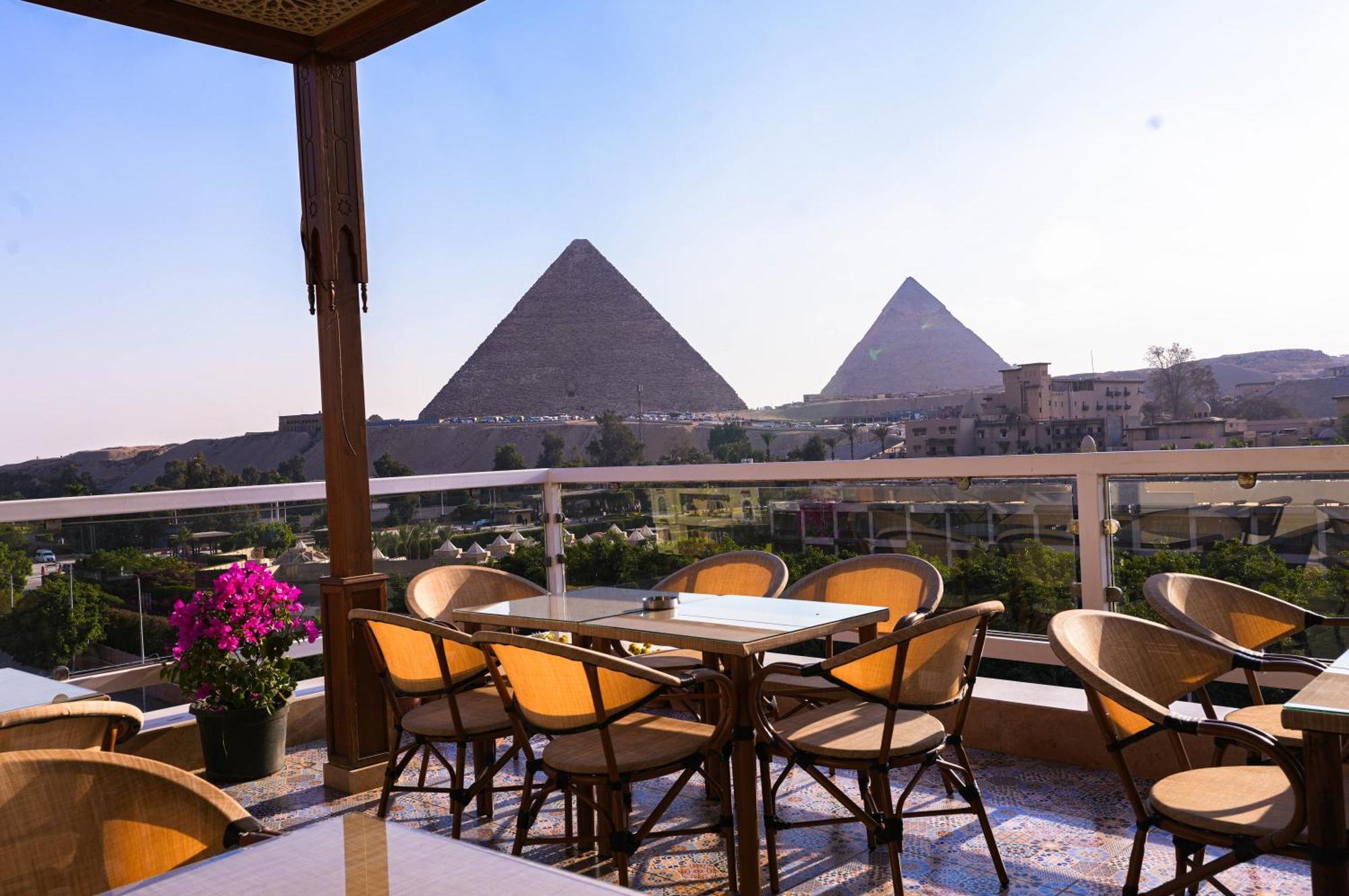 Doudou Pyramids View * Kafrat al Jabal