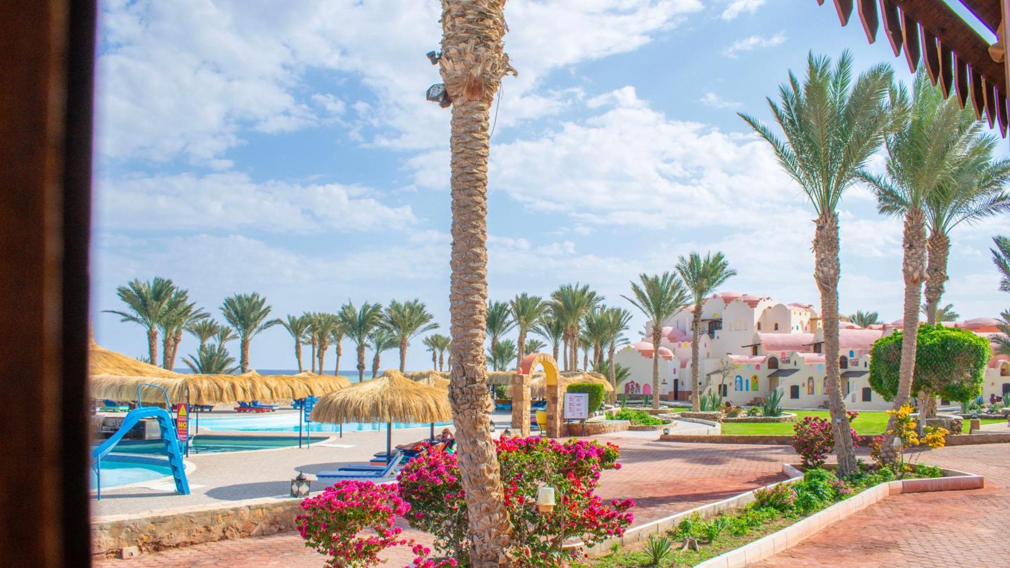 Protels Crystal Hotel 4*