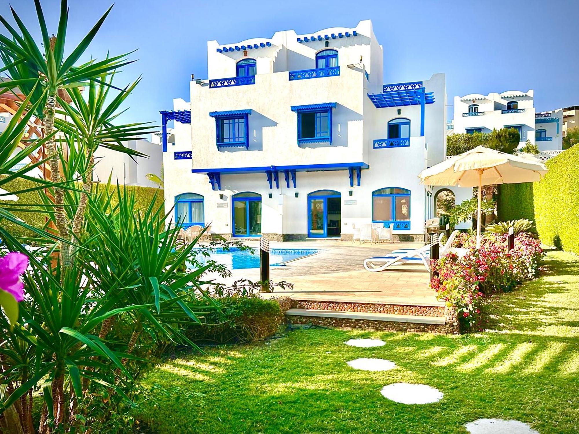 Luxury With Pool In *