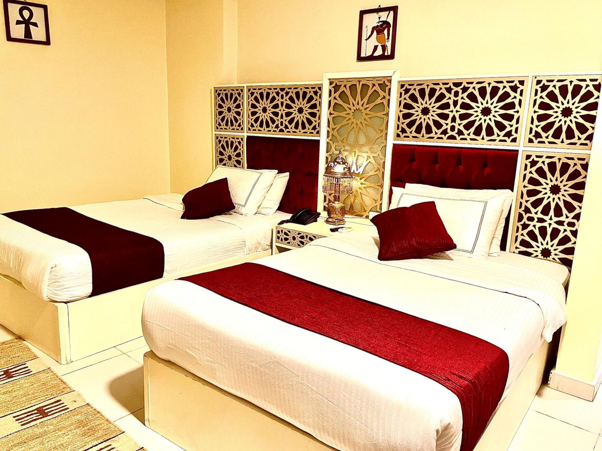 Pyramids Tower 3*