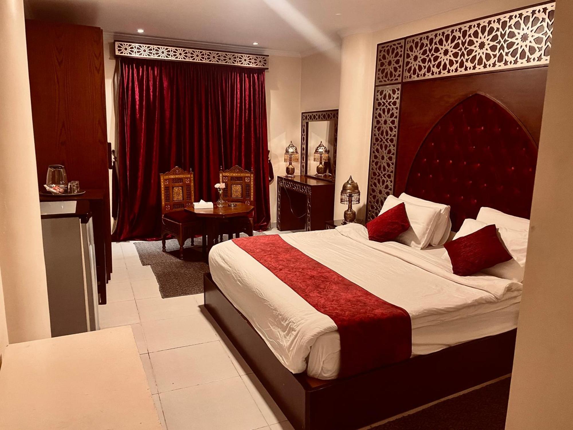 Hotel Pyramids Tower 3*