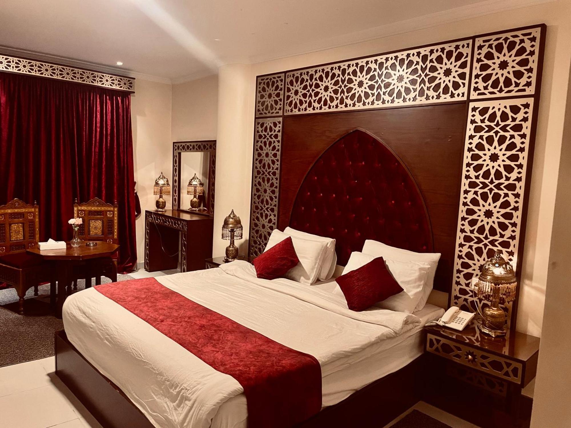 Pyramids Tower Hotel