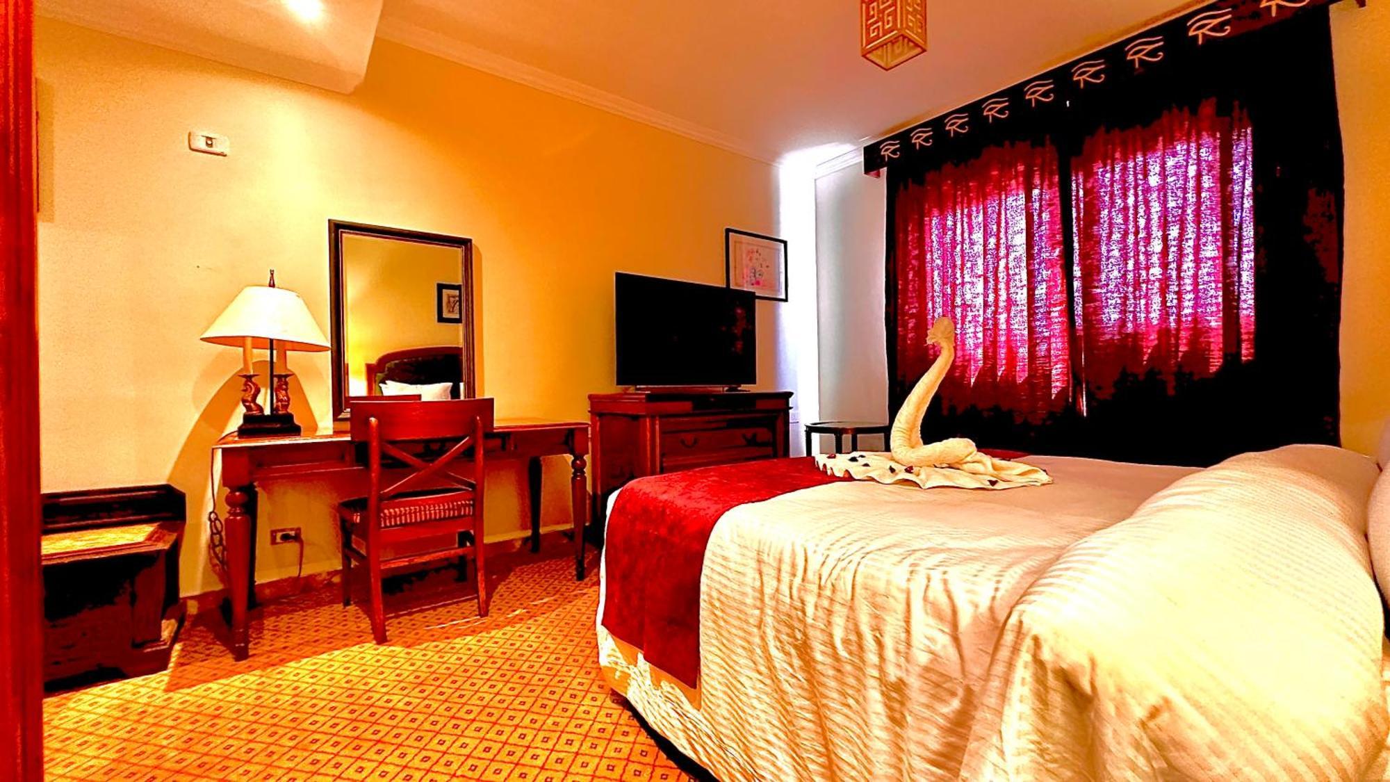 Hotel Pyramids Tower