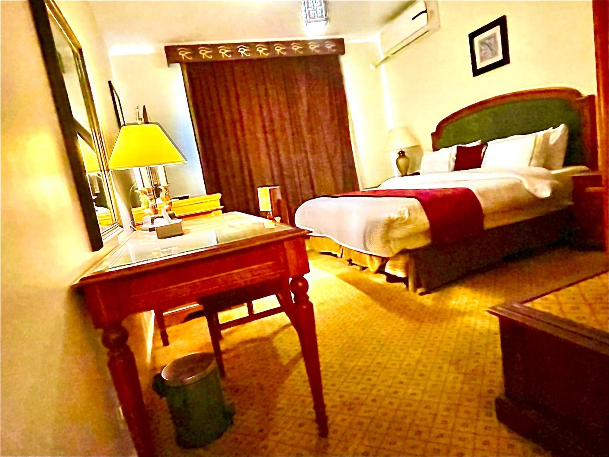 Pyramids Tower Hotel